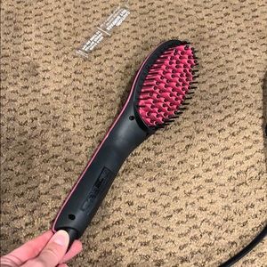 Simply straight hair straightener. Barely used.